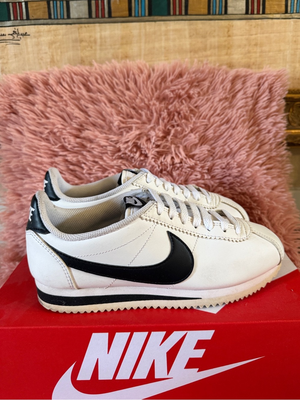 Nike Cortez classic women sneakers!